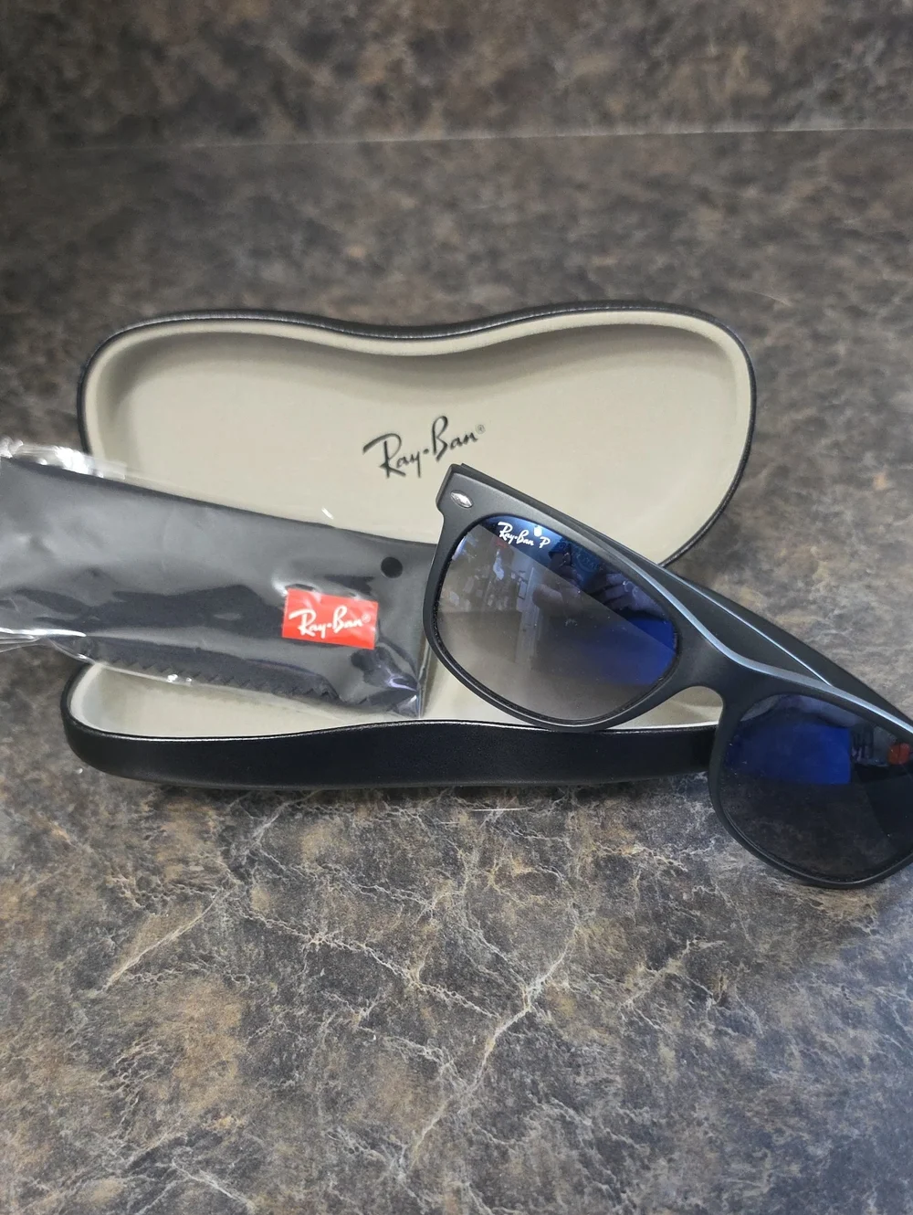 AUTHENTIC Ray-Ban RB2132 New Wayfarer Matte Black Polarized Sunglasses 55mm